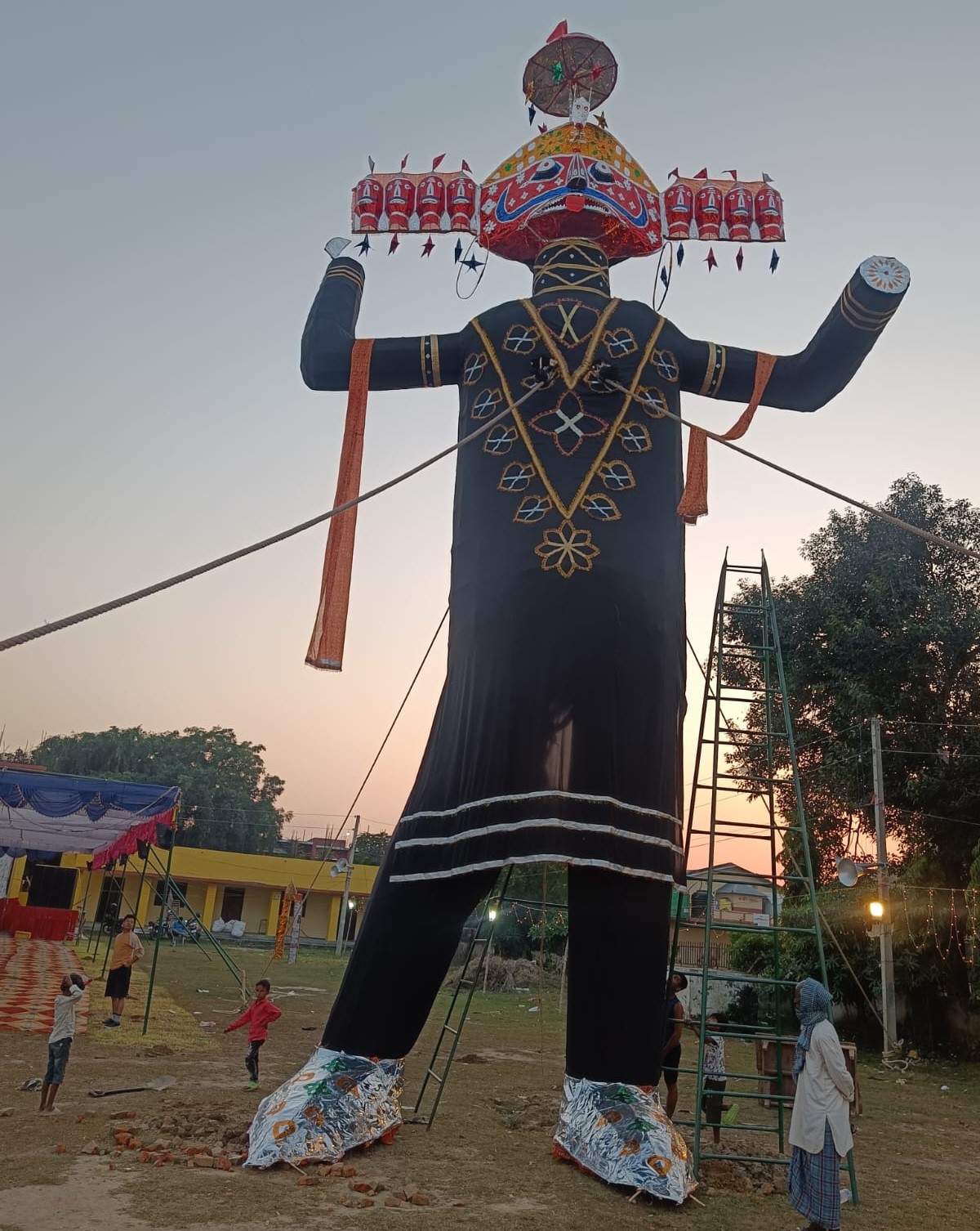 ४५ फिटको रावण बध गरिन्दै