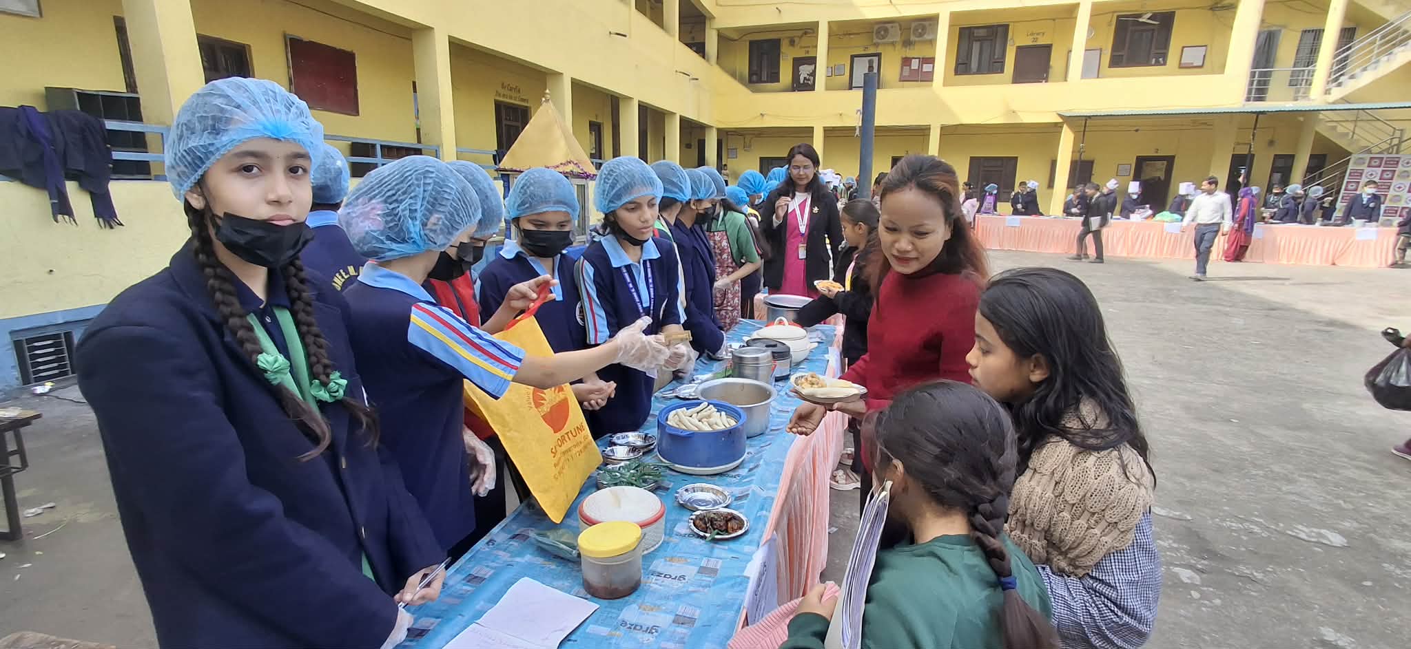 वेष्ट जोन हाइस्कुलमा खाना महोत्सव